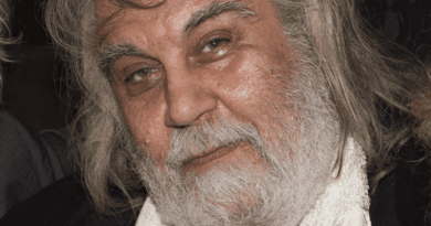 Vangelis, compositor da trilha sonora de ‘Carruagens de Fogo’, morre aos 79 anos