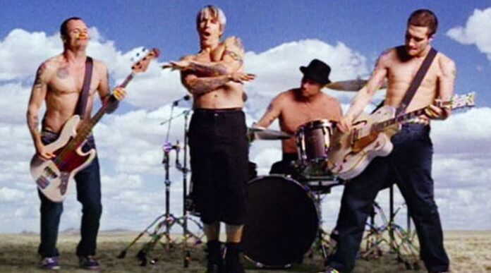 Clássico do Red Hot Chili Peppers viraliza após 25 anos por “prever o futuro”