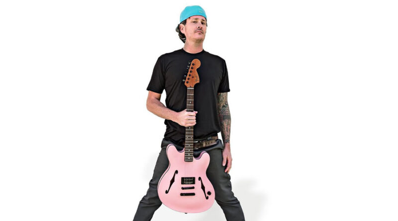 blink-182: Tom DeLonge revela sua nova guitarra personalizada da Fender